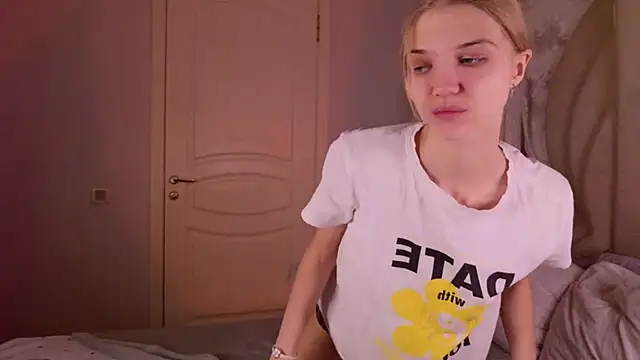 Snapshot of 4example_Chloe chatting on 1, 12, 2025 4example Chloe online show from 1, 12, 2025