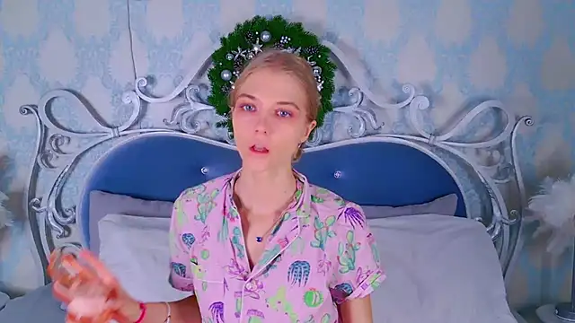 4example Chloe online show from 3, 12, 2025