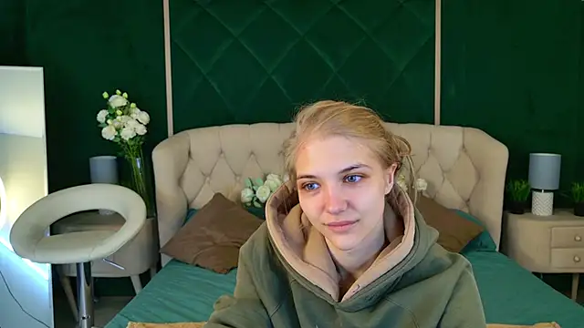 4example Chloe online show from 7, 4, 2026