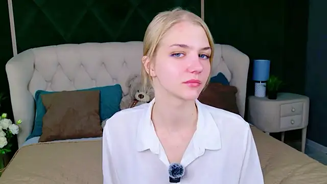 Snapshot of 4example_Chloe chatting on 26, 6, 2026 4example Chloe online show from 26, 6, 2026