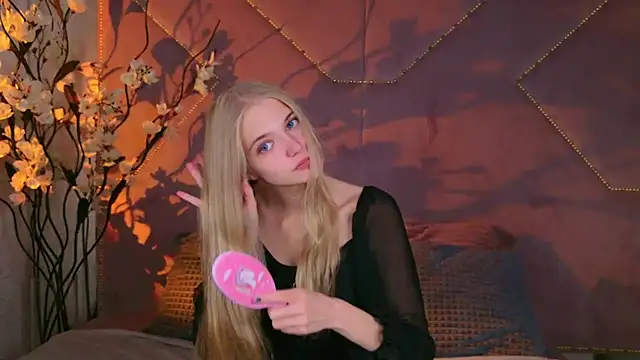 Snapshot of 4example_Chloe chatting on 1, 10, 2025 4example Chloe online show from 1, 10, 2025