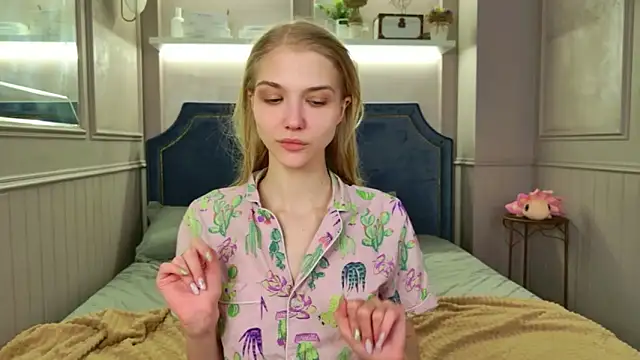 4example Chloe online show from 15, 3, 2026