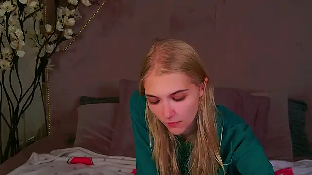 Snapshot of 4example_Chloe chatting on 25, 9, 2025 4example Chloe online show from 25, 9, 2025