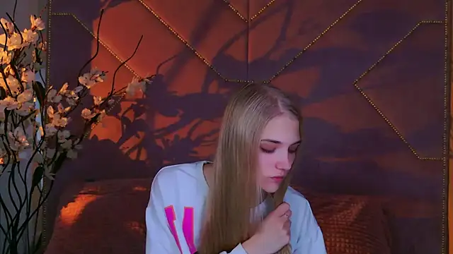 Snapshot of 4example_Chloe chatting on 10, 10, 2025 4example Chloe online show from 10, 10, 2025