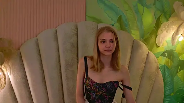 4example Chloe online show from 24, 5, 2026