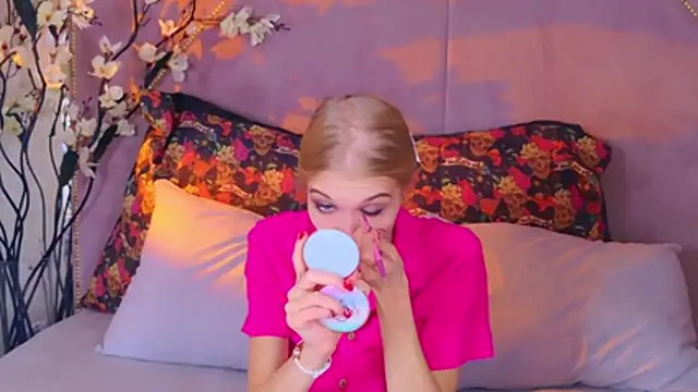 Snapshot of 4example_Chloe chatting on 7, 11, 2025 4example Chloe online show from 7, 11, 2025