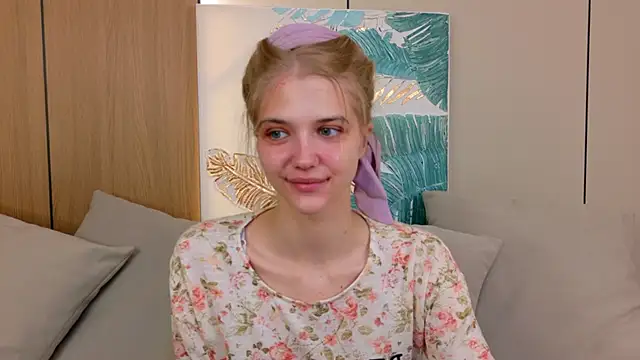4example Chloe online show from 13, 5, 2026
