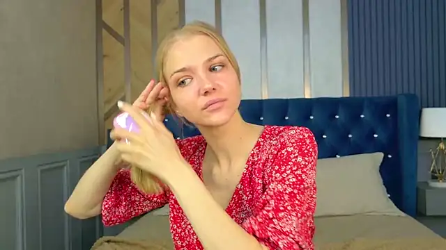 4example Chloe online show from 20, 5, 2026
