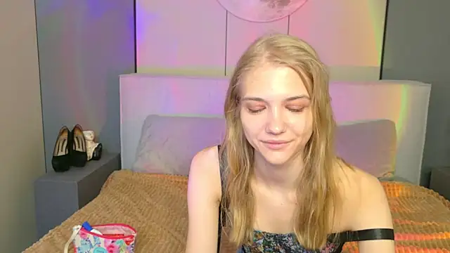 4example Chloe online show from 14, 4, 2026