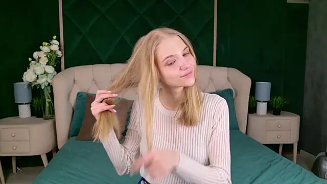 4example Chloe online show from 11, 3, 2026