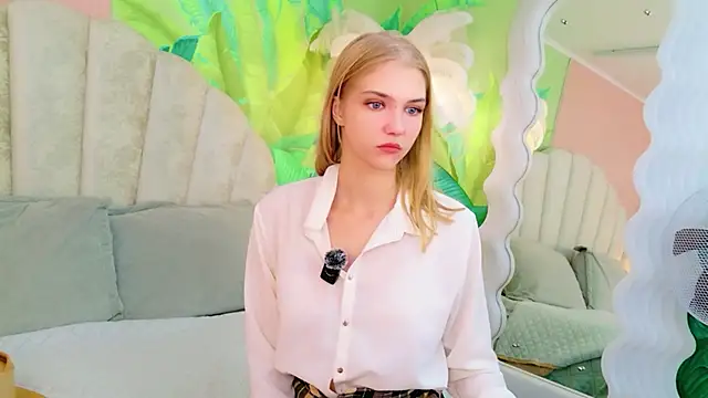 Snapshot of 4example_Chloe chatting on 8, 7, 2026 4example Chloe online show from 8, 7, 2026