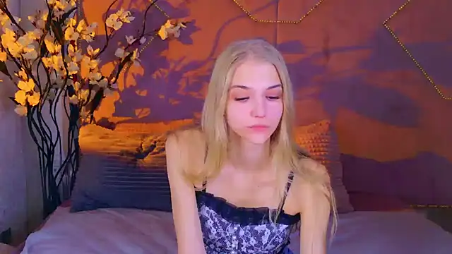 Snapshot of 4example_Chloe chatting on 21, 10, 2025 4example Chloe online show from 21, 10, 2025