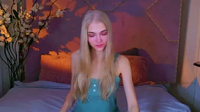 Snapshot of 4example_Chloe chatting on 14, 10, 2025 4example Chloe online show from 14, 10, 2025