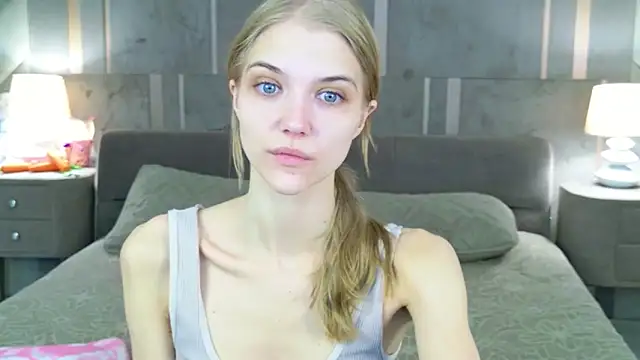 4example Chloe online show from 3, 4, 2026