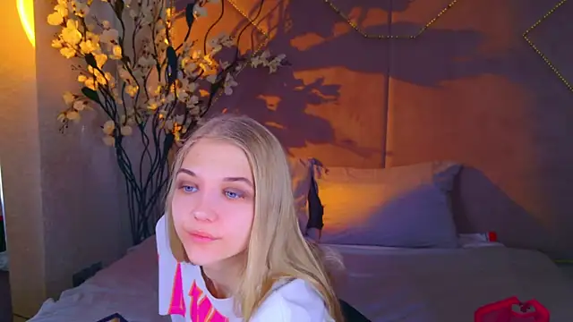 Snapshot of 4example_Chloe chatting on 11, 11, 2025 4example Chloe online show from 11, 11, 2025