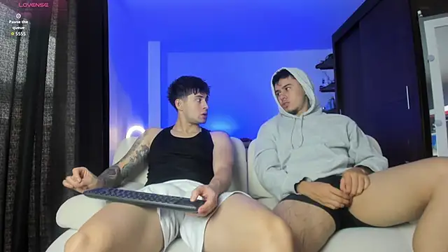 Snapshot of twinguys chatting on 16, 10, 2025 twinguys online show from 16, 10, 2025