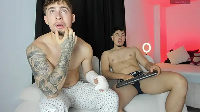 Snapshot of twinguys chatting on 10, 9, 2025 twinguys online show from 10, 9, 2025