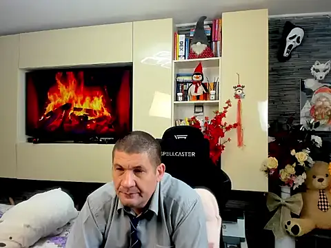 SpartacusDaddy48 online show from 4, 3, 2026