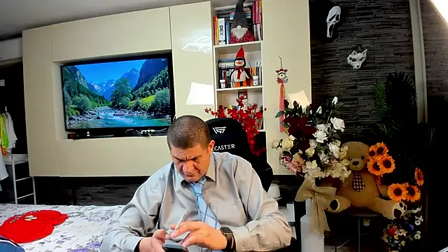 SpartacusDaddy48 online show from 13, 5, 2026
