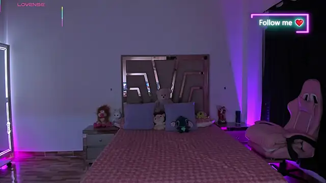 lunaarose online show from 15, 4, 2026