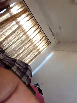 Snapshot of desir3dlund chatting on 1, 4, 2026 desir3dlund online show from 1, 4, 2026