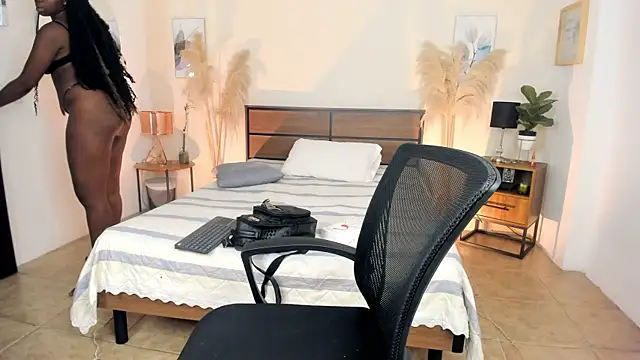 EmaaaBrown  online show from 16, 4, 2026