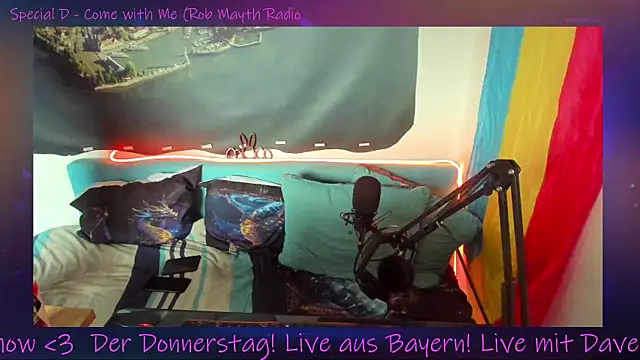 Snapshot of DaveLindau chatting on 25, 9, 2025 DaveLindau online show from 25, 9, 2025