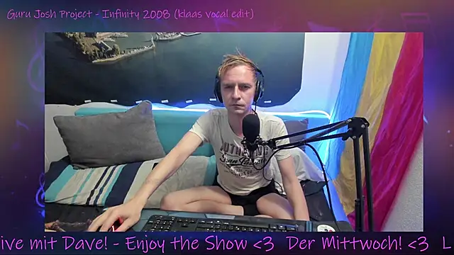 Snapshot of DaveLindau chatting on 22, 10, 2025 DaveLindau online show from 22, 10, 2025