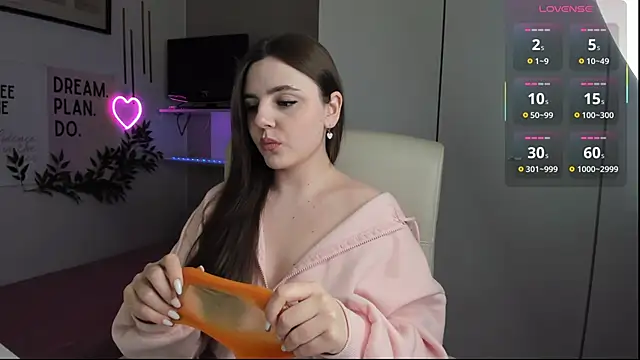 LiaWoow online show from 30, 9, 2025