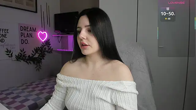 LiaWoow online show from 11, 11, 2025