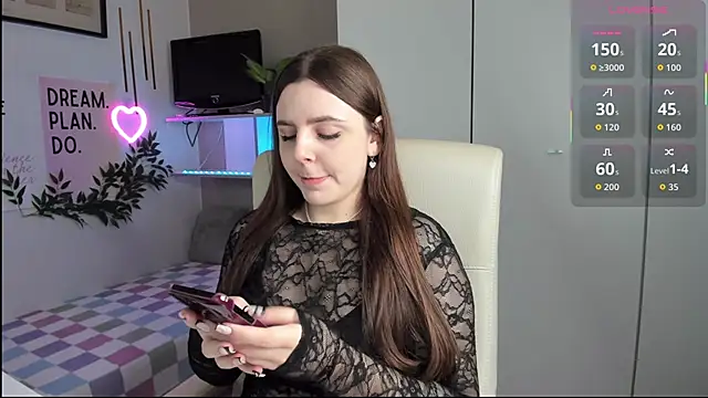 LiaWoow online show from 10, 10, 2025