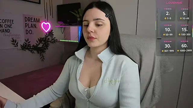 LiaWoow online show from 17, 11, 2025