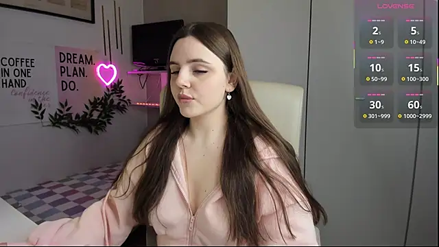 LiaWoow online show from 6, 10, 2025