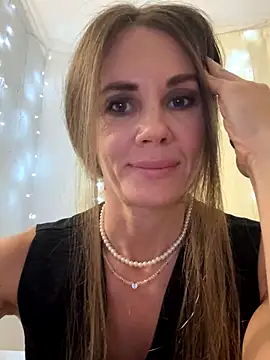 LucieMack online show from 2, 10, 2025