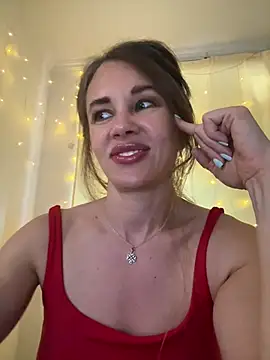 Snapshot of LucieMack chatting on 9, 7, 2026 LucieMack online show from 9, 7, 2026