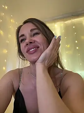 Snapshot of LucieMack chatting on 15, 6, 2026 LucieMack online show from 15, 6, 2026