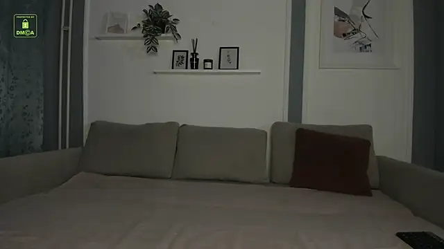 Naomi Urban online show from 11, 10, 2025