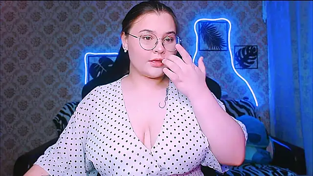 InLoveWithLife26 online show from 15, 11, 2025