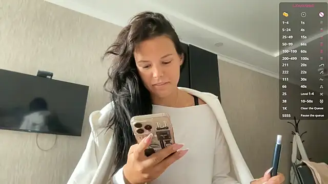 MaydaCornwall online show from 17, 9, 2025