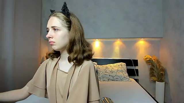 Camilla Kelly online show from 10, 9, 2025