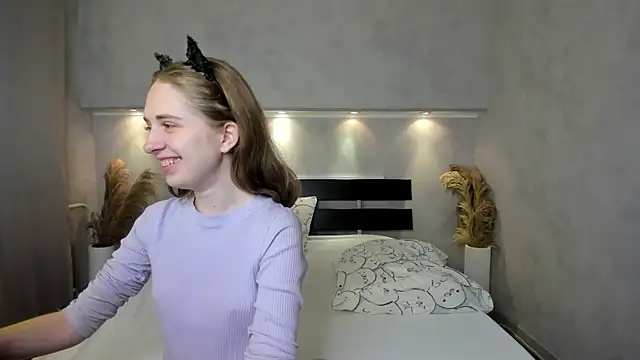 Camilla Kelly online show from 4, 10, 2025