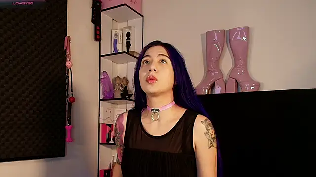 karlamoon23 online show from 3, 5, 2026