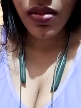 kaviyaponnu0987 online show from 6, 11, 2025