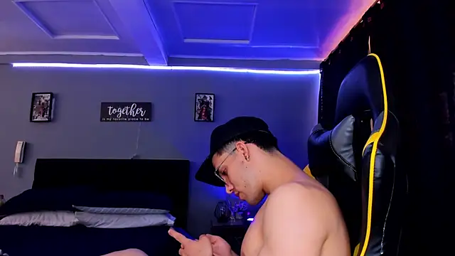 Snapshot of alexgiraldo__ chatting on 19, 9, 2025 alexgiraldo online show from 19, 9, 2025