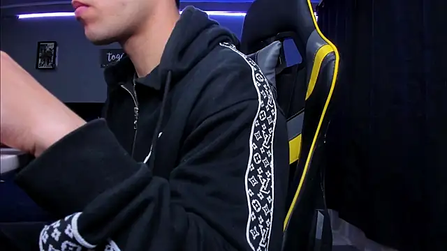 Snapshot of alexgiraldo__ chatting on 24, 10, 2025 alexgiraldo online show from 24, 10, 2025