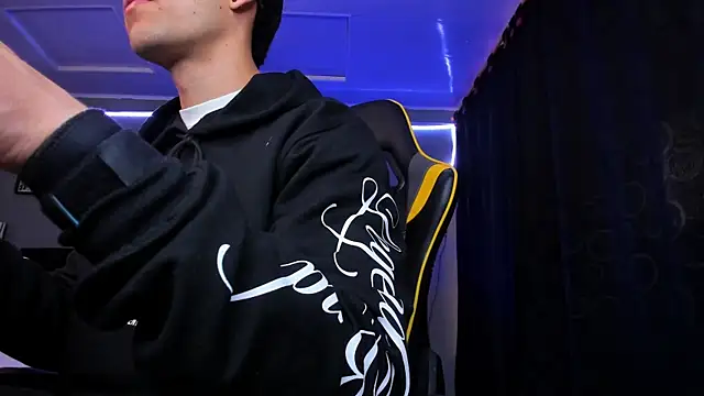 Snapshot of alexgiraldo__ chatting on 3, 12, 2025 alexgiraldo online show from 3, 12, 2025