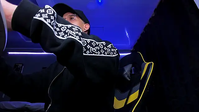 Snapshot of alexgiraldo__ chatting on 3, 11, 2025 alexgiraldo online show from 3, 11, 2025