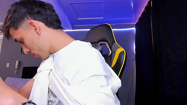 Snapshot of alexgiraldo__ chatting on 29, 11, 2025 alexgiraldo online show from 29, 11, 2025