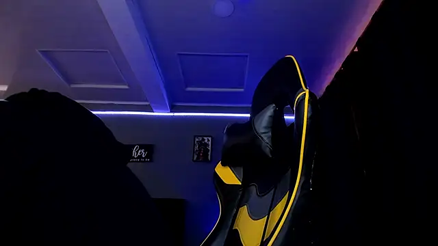 Snapshot of alexgiraldo__ chatting on 11, 9, 2025 alexgiraldo online show from 11, 9, 2025