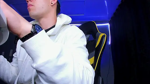 Snapshot of alexgiraldo__ chatting on 23, 10, 2025 alexgiraldo online show from 23, 10, 2025